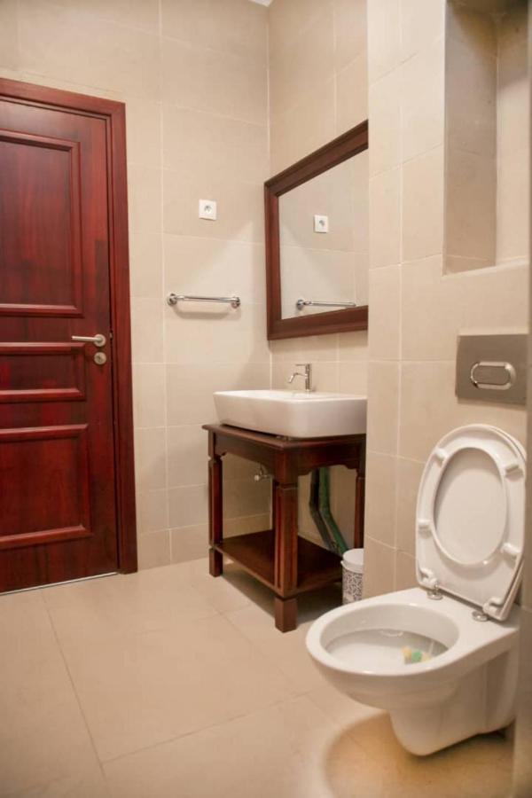 Riad Prince Louis ياوندي المظهر الخارجي الصورة